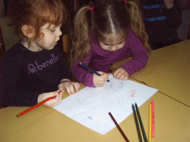 Dječje šaranje i crtanje-znakovi bitni za razvoj govora,
pisanja i mišljenja - slika broj: 16